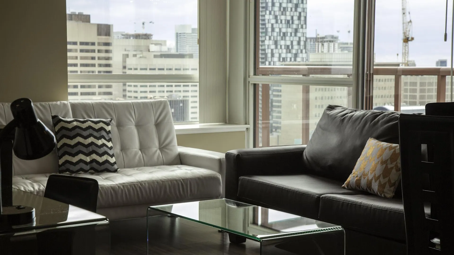 Canada Suites On Bay, Established 1998 Toronto