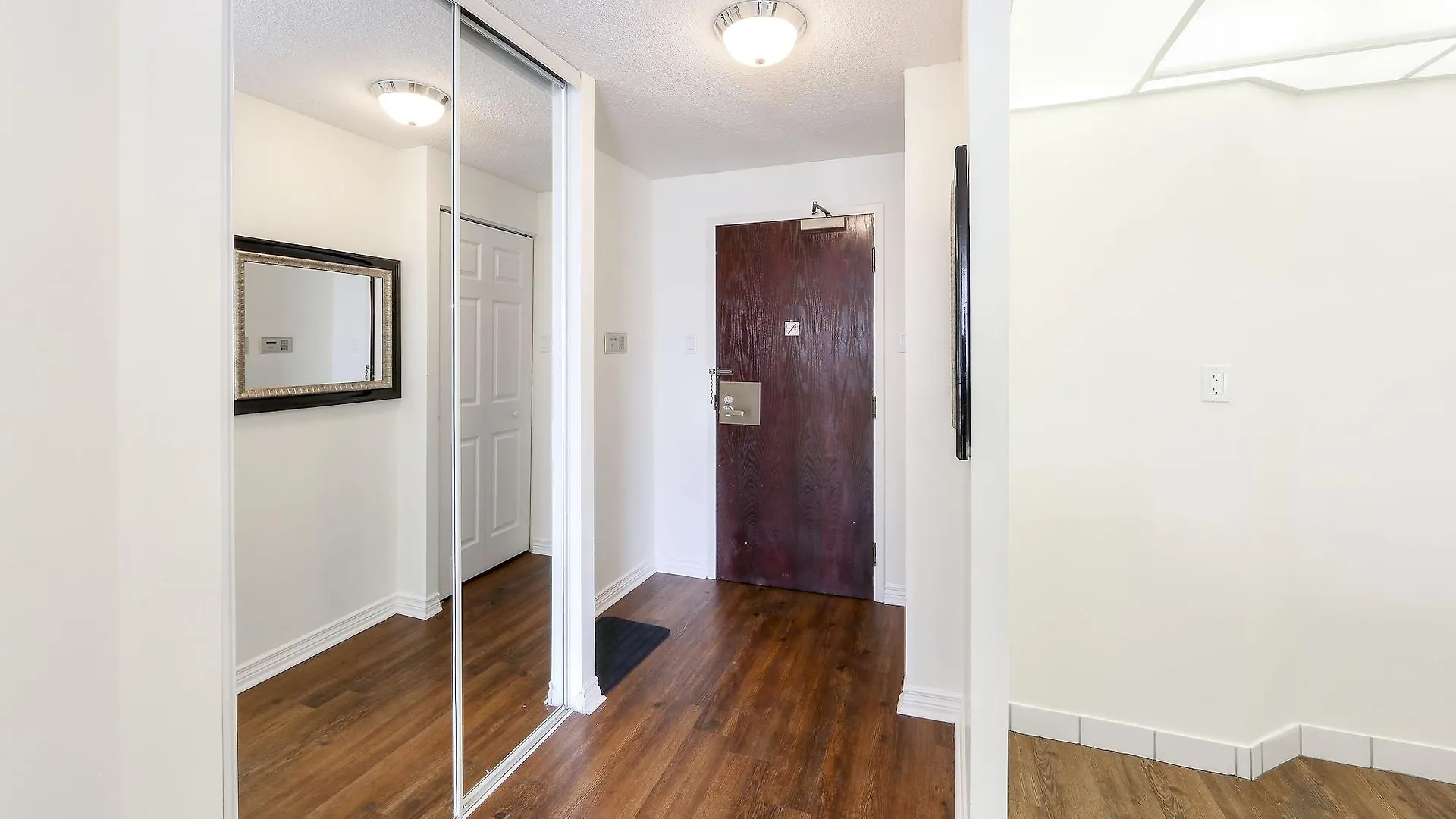 Canada Suites On Bay, Established 1998 Toronto Canada