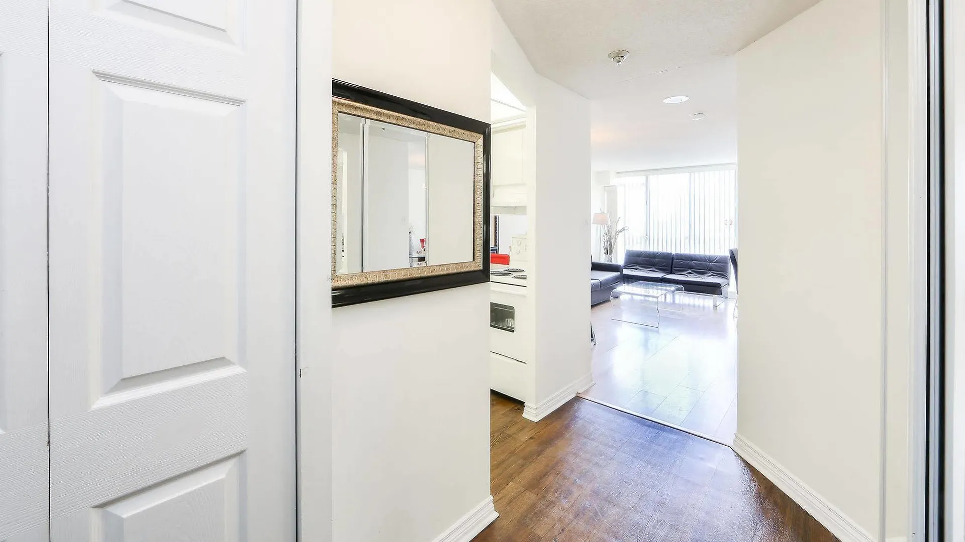 Canada Suites On Bay, Established 1998 Toronto